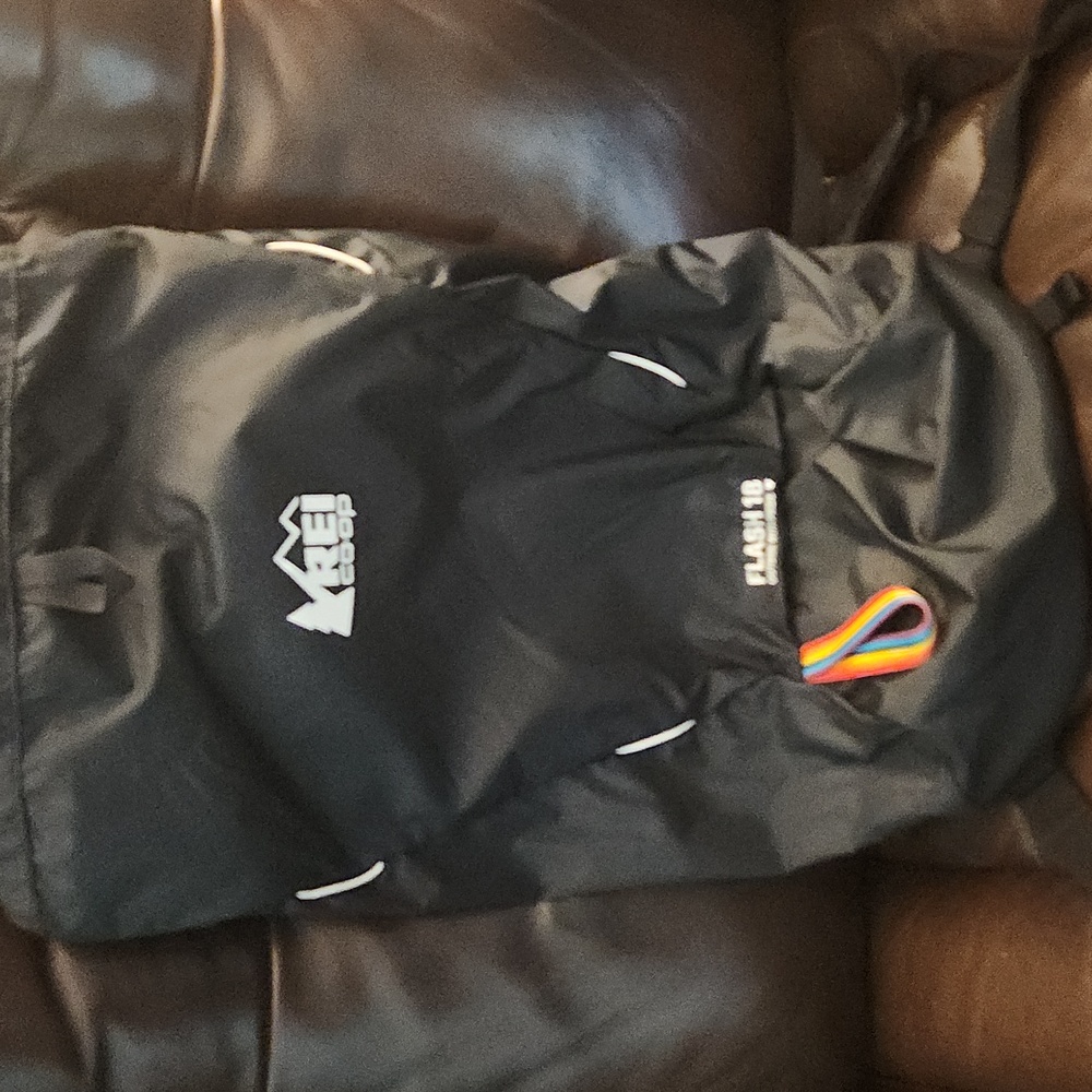 REI Co-op Black Backpack Flash 18 Outside With Pride NWOT - Picture 3 of 8